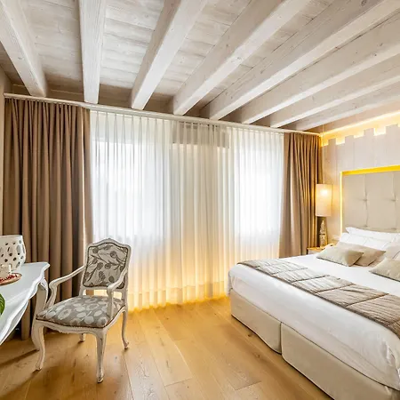 Borghetto San Biagio Relais 4* ティエーネ