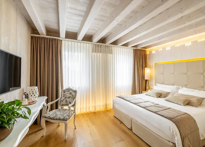 Borghetto San Biagio Relais 4* ティエーネ