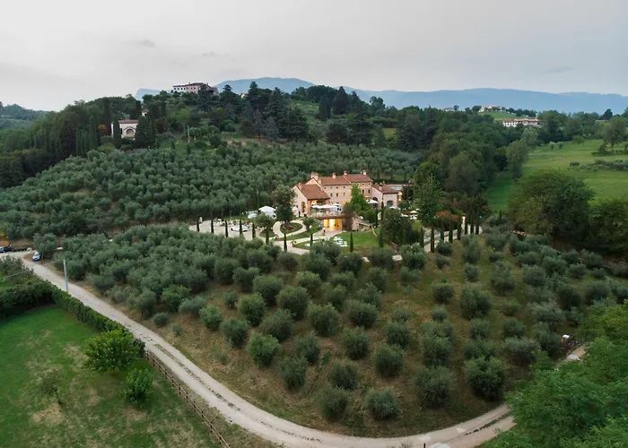 Borghetto San Biagio Relais 4* ティエーネ